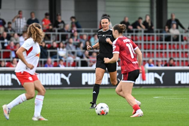 Fußball I Frauen I Saison 2026-2027 I Bundesliga I 4. Spieltag I RB Leipzig - 1. FC Nürnberg I 12.09.2026 Schiedsrichterin Nadine Westerhoff hat die Spielszene im Blick Leipzig RB Trainingszentrum, Cottaweg 7 Sachsen Deutschland *** Soccer I Women s I 2026–2027 Season I Bundesliga I Matchday 4 I RB Leipzig 1 FC Nuremberg I September 12, 2026 Referee Nadine Westerhoff keeps an eye on the action RB Leipzig Training Center, Cottaweg 7, Saxony, Germany Copyright: xLobeca InesxHähnelx