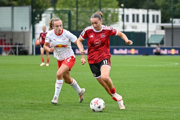 Fußball I Frauen I Saison 2026-2027 I Bundesliga I 4. Spieltag I RB Leipzig - 1. FC Nürnberg I 12.09.2026 Zweikampf Jasmien Mathys (12, Rasenballsport Leipzig), Lara Meroni (11, 1. FC Nürnberg) Leipzig RB Trainingszentrum, Cottaweg 7 Sachsen Deutschland *** Soccer I Women s I 2026–2027 Season I Bundesliga I Matchday 4 I RB Leipzig vs. 1 FC Nürnberg I September 12, 2026: Tackle between Jasmien Mathys (12, Rasenballsport Leipzig) and Lara Meroni (11), 1 FC Nuremberg Leipzig RB Training Center, Cottaweg 7, Saxony, Germany Copyright: xLobeca InesxHähnelx