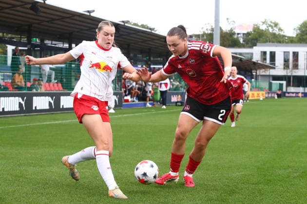 RB Leipzig - Nürnberg 1. Bundesliga Frauen Leipzig, Trainingszentrum am Cottaweg, 12.09.2026, Fußball, Frauen, Saison 2026 2027, Frauen-Bundesliga, 4. Spieltag , RB Leipzig - 1. FC Nürnberg , Im Bild v.l.: Charlotte Hulst (77, RB Leipzig) und Leia Varley (2, Nürnberg) , *** RB Leipzig vs. Nuremberg 1, Women s Bundesliga, Leipzig, Training Center on Cottaweg, September 12, 2026, Soccer, Women, 2026–2027 Season, Women’s Bundesliga, Matchday 4, RB Leipzig 1 FC Nuremberg, Pictured from left: Charlotte Hulst (77), RB Leipzig, and Leia Varley (2), Nuremberg,