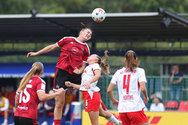 Google Pixel Frauen-Bundesliga, RB Leipzig - 1. FC Nürnberg; 12.09.2026 Leia Varley (2, 1. FC Nürnberg) im Kopfballduell mit Lou-Ann Joly (6, RB Leipzig). Fußball, Google Pixel Frauen-Bundesliga, Saison 2026 2027, 4. Spieltag: RB Leipzig vs. 1. FC Nürnberg am 12.09.2026, Trainingszentrum Cottaweg, Leipzig. DFB REGULATIONS PROHIBIT ANY USE OF PHOTOGRAPHS AS IMAGE SEQUENCES AND OR QUASI-VIDEO. *** Google Pixel Women s Bundesliga, RB Leipzig vs. 1. FC Nürnberg, September 12, 2026; Leia Varley (2), 1. FC Nürnberg in a header duel with Lou Ann Joly (6); RB Leipzig Soccer; Google Pixel Women s Bundesliga; 2026–2027 Season; Matchday 4: RB Leipzig vs. 1. FC Nürnberg on September 12, 2026, Cottaweg Training Center, Leipzig. DFB regulations prohibit any use of photographs as image sequences and or quasi-video. Copyright: xBEAUTIFULxSPORTS JanxKaeferx