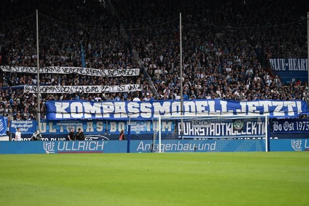 Fans Bochum mit Banner: Kompassmodell jetzt! waehrend des Spiels der 2. Bundesliga zwischen VfL Bochum und SpVgg Greuther Fuerth, Vonovia Ruhrstadion am 12. September 2026 in Bochum, Deutschland. (Foto von Ralf Treese DeFodi Images) +++ Fans Bochum with banners during the 2nd Bundesliga match between VfL Bochum and SpVgg Greuther Fuerth at Vonovia Ruhrstadion on September 12, 2026 in Bochum, Germany. (Photo by Ralf Treese DeFodi Images) DFB DFL REGULATIONS PROHIBIT ANY USE OF PHOTOGRAPHS AS IMAGE SEQUENCES AND OR QUASI-VIDEO. (Photo by Ralf Treese DeFodi Images) - *** Bochum fans holding a Kompassmodell banner during the 2. Bundesliga match between VfL Bochum and SpVgg Greuther Fürth, Vonovia Ruhrstadion on September 12, 2026, in Bochum, Germany. Photo by Ralf Treese, DeFodi Images. Bochum fans with banners during the 2nd Bundesliga match between VfL Bochum and SpVgg Greuther Fürth at Vonovia Ruhrstadion on September 12, 2026 in Bochum, Germany. Photo by Ralf Treese, DeFodi Images. DFB and DFL regulations prohibit any use of photographs as image sequences and or quasi-video. Photo by Ralf Treese, DeFodi Images
