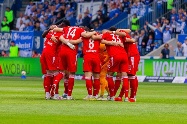 Deutschland: 2.Bundesliga, Saison 2026 2027, 12.09.2026, 5. Spieltag,1.FC Magdeburg vs 1. FC Kaiserslautern, Avnet Arena : Mannschaftskreis vom 1. FC Kaiserslautern *** Germany 2. Bundesliga, 2026–2027 Season, September 12, 2026, Matchday 5, 1. FC Magdeburg vs. 1. FC Kaiserslautern, Avnet Arena—1. FC Kaiserslautern s team circle Copyright: xMichellexLukax