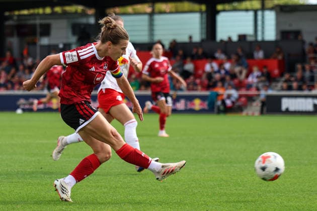 Deutschland: Fußball Google Pixel Frauen-Bundesliga 2026 - 2027, 4. Spieltag - RB Leipzig gegen 1.FC Nürnberg, Trainingszentrum von RB Leipzig (Leipzig): Abschluss von Nastassja Lein (1. FC Nürnberg Frauen, 24) *** Germany Soccer Google Pixel Women s Bundesliga 2026 2027, Matchday 4: RB Leipzig vs. 1. FC Nürnberg, RB Leipzig Training Center in Leipzig, Goal by Nastassja Lein of 1. FC Nürnberg Women, 24 Copyright: xx