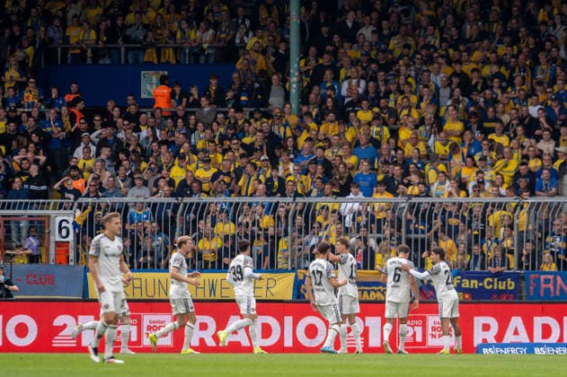Deutschland: Fussball 2. Bundesliga, 5. Spieltag 2026 2027, Eintracht Braunschweig - Dynamo Dresden am 12.09.2026 in Braunschweig (Eintracht-Stadion): Tor zum 0:1 Nicolai Rapp (Dynamo Dresden, 6) Jubel, Freude, Torjubel, Emotionen *** German Soccer 2. Bundesliga, Matchday 5, 2026–2027, Eintracht Braunschweig vs. Dynamo Dresden on September 12, 2026, at Eintracht Stadium in Braunschweig; goal to make it 0–1 by Nicolai Rapp of Dynamo Dresden; 6: celebration, joy, goal celebration, emotions Copyright: xSvenxHeidmannx