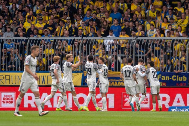 Deutschland: Fussball 2. Bundesliga, 5. Spieltag 2026 2027, Eintracht Braunschweig - Dynamo Dresden am 12.09.2026 in Braunschweig (Eintracht-Stadion): Tor zum 0:1 Nicolai Rapp (Dynamo Dresden, 6) Jubel, Freude, Torjubel, Emotionen *** German Soccer 2. Bundesliga, Matchday 5, 2026–2027, Eintracht Braunschweig vs. Dynamo Dresden on September 12, 2026, at Eintracht Stadium in Braunschweig; goal to make it 0–1 by Nicolai Rapp of Dynamo Dresden; 6: celebration, joy, goal celebration, emotions Copyright: xSvenxHeidmannx