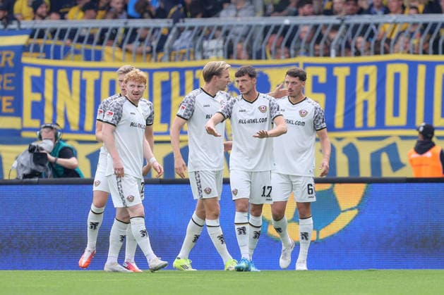 12.09.2026, xtgx, Fussball 2. Bundesliga, Eintracht Braunschweig - SG Dynamo Dresden, v.l. Nicolai Rapp (Dresden, 6) Jubel, Torjubel, jubelt ueber das Tor, celebrate the goal, celebration (DFL DFB REGULATIONS PROHIBIT ANY USE OF PHOTOGRAPHS as IMAGE SEQUENCES and or QUASI-VIDEO) Braunschweig *** September 12, 2026, xtgx, Soccer 2. Bundesliga, Eintracht Braunschweig vs. SG Dynamo Dresden, from left: Nicolai Rapp (Dresden), 6 celebrating, Goal celebration, celebrating the goal, DFL DFB REGULATIONS PROHIBIT ANY USE OF PHOTOGRAPHS as IMAGE SEQUENCES and or QUASI-VIDEO Braunschweig