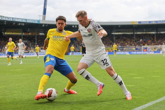 12.09.2026, xtgx, Fussball 2. Bundesliga, Eintracht Braunschweig - SG Dynamo Dresden, v.l. Yann Sturm (Braunschweig, 7), Jonas Sterner (Dresden, 32) Zweikampf, Duell, Kampf, tackle (DFL DFB REGULATIONS PROHIBIT ANY USE OF PHOTOGRAPHS as IMAGE SEQUENCES and or QUASI-VIDEO) Braunschweig *** September 12, 2026, xtgx, Soccer 2. Bundesliga, Eintracht Braunschweig vs. SG Dynamo Dresden, from left: Yann Sturm (Braunschweig), 7, Jonas Sterner, Dresden, 32, tackle, duel, battle, DFL DFB REGULATIONS PROHIBIT ANY USE OF PHOTOGRAPHS AS IMAGE SEQUENCES AND OR QUASI-VIDEO, Braunschweig