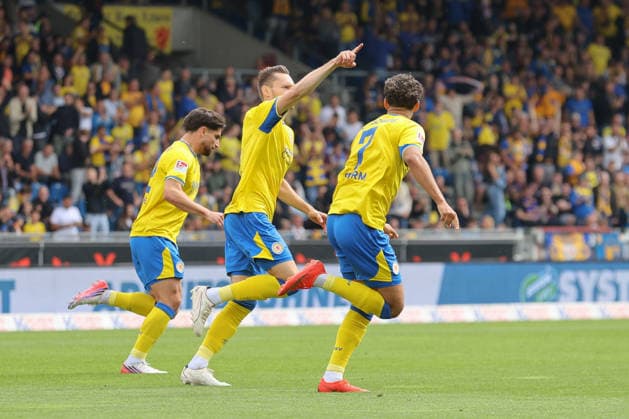 12.09.2026, xtgx, Fussball 2. Bundesliga, Eintracht Braunschweig - SG Dynamo Dresden, v.l. Maximilian Entrup (Braunschweig, 9) Jubel, Torjubel, jubelt ueber das Tor, celebrate the goal, celebration (DFL DFB REGULATIONS PROHIBIT ANY USE OF PHOTOGRAPHS as IMAGE SEQUENCES and or QUASI-VIDEO) Braunschweig *** September 12, 2026, xtgx, Soccer 2. Bundesliga, Eintracht Braunschweig vs. SG Dynamo Dresden, from left: Maximilian Entrup (Braunschweig), 9 celebrating, Goal celebration, celebrating the goal, DFL and DFB regulations prohibit any use of photographs as image sequences and or quasi-video. Braunschweig