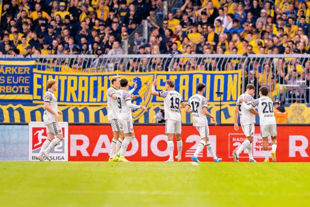 Deutschland, Braunschweig, Eintracht Stadion an der Hamburger Straße, 12.09.2026, Eintracht Braunschweig vs. SG Dynamo Dresden, Eintracht Braunschweig vs. SG Dynamo Dresden, Dynamo Dresden Jubelt ueber den Treffer zum 0:1, Photo by Eibner-Pressefoto Tino Henschel Eintracht Braunschweig vs. SG Dynamo Dresden, Fussball, 2. Bundesliga, 5. Spieltag, Spielzeit 2026 2027, 12.09.2026 Braunschweig *** Germany, Braunschweig, Eintracht Stadium on Hamburger Straße, September 12, 2026, Eintracht Braunschweig vs. SG Dynamo Dresden, Eintracht Braunschweig vs. SG Dynamo Dresden, Dynamo Dresden celebrates the goal to make it 0–1, Photo by Eibner Pressefoto Tino Henschel Eintracht Braunschweig vs. SG Dynamo Dresden, Soccer, 2. Bundesliga, Matchday 5, 2026–2027 season, September 12, 2026, Braunschweig Copyright: xEibner-Pressefoto TinoxHenschelx EP_THL