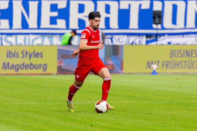 Deutschland: 2.Bundesliga, Saison 2026 2027, 12.09.2026, 5. Spieltag,1.FC Magdeburg vs 1. FC Kaiserslautern, Avnet Arena : Simon Asta (1. FC Kaiserslautern, 2) am Ball *** Germany 2. Bundesliga, 2026–2027 Season, September 12, 2026, Matchday 5, 1. FC Magdeburg vs. 1. FC Kaiserslautern, Avnet Arena Simon Asta 1. FC Kaiserslautern, 2 on the ball Copyright: xMichellexLukax