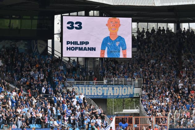 Die Bochumer Mannschaftsaufstellung wurde mit gemalten Bildern von Schulkindern präsentiert, hier mit Philipp Hofmann (VfL Bochum) 12.09.2026, Fussball 2. Bundesliga, Saison 2026 2027, 5. Spieltag, VfL Bochum - SpVgg Greuther Fürth DFL regulations prohibit any use of photographs as image sequences and or quasi-video Bochum Vonovia Ruhrstadion Nordrhein Westfalen Deutschland *** The Bochum lineup was presented with drawings by schoolchildren; shown here is Philipp Hofmann, VfL Bochum, September 12, 2026, Soccer, 2. Bundesliga, 2026–2027 season, Matchday 5, VfL Bochum vs. SpVgg Greuther Fürth. DFL regulations prohibit any use of photographs as image sequences and or quasi-video. Bochum, Vonovia Ruhrstadion, North Rhine-Westphalia, Germany Team2