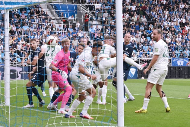 Philipp Hofmann (VfL Bochum), 2.v.re., erzielt mit einem Kopfball das Tor zum 1:0 12.09.2026, Fussball 2. Bundesliga, Saison 2026 2027, 5. Spieltag, VfL Bochum - SpVgg Greuther Fürth DFL regulations prohibit any use of photographs as image sequences and or quasi-video Bochum Vonovia Ruhrstadion Nordrhein Westfalen Deutschland *** Philipp Hofmann of VfL Bochum, second from the right, scores the goal to make it 1–0 with a header on September 12, 2026, soccer, 2. Bundesliga, 2026–2027 season, Matchday 5, VfL Bochum vs. SpVgg Greuther Fürth. DFL regulations prohibit any use of photographs as image sequences and or quasi-video. Bochum, Vonovia Ruhrstadion, North Rhine-Westphalia, Germany Team2