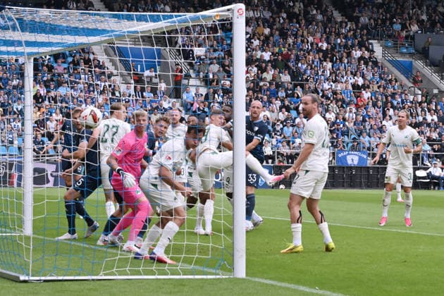 Philipp Hofmann (VfL Bochum), 3.v.re., erzielt mit einem Kopfball das Tor zum 1:0 12.09.2026, Fussball 2. Bundesliga, Saison 2026 2027, 5. Spieltag, VfL Bochum - SpVgg Greuther Fürth DFL regulations prohibit any use of photographs as image sequences and or quasi-video Bochum Vonovia Ruhrstadion Nordrhein Westfalen Deutschland *** Philipp Hofmann of VfL Bochum, third from the right, scores the goal to make it 1–0 on September 12, 2026, in the 2. Bundesliga soccer match for the 2026–2027 season, Matchday 5, VfL Bochum vs. SpVgg Greuther Fürth. DFL regulations prohibit any use of photographs as image sequences and or quasi-video. Bochum, Vonovia Ruhrstadion, North Rhine-Westphalia, Germany Team2