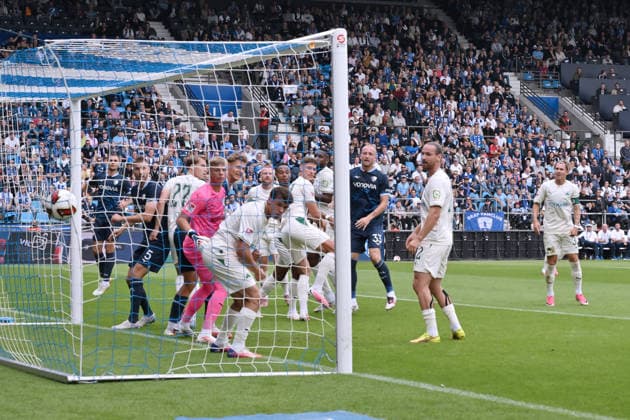 Philipp Hofmann (VfL Bochum), 3.v.re., erzielt mit einem Kopfball das Tor zum 1:0 12.09.2026, Fussball 2. Bundesliga, Saison 2026 2027, 5. Spieltag, VfL Bochum - SpVgg Greuther Fürth DFL regulations prohibit any use of photographs as image sequences and or quasi-video Bochum Vonovia Ruhrstadion Nordrhein Westfalen Deutschland *** Philipp Hofmann of VfL Bochum, third from the right, scores the goal to make it 1–0 with a header on September 12, 2026; Soccer, 2. Bundesliga, 2026–2027 season, Matchday 5, VfL Bochum vs. SpVgg Greuther Fürth. DFL regulations prohibit any use of photographs as image sequences and or quasi-video. Bochum, Vonovia Ruhrstadion, North Rhine-Westphalia, Germany Team2