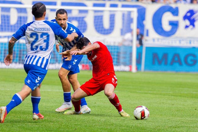 Deutschland: 2.Bundesliga, Saison 2026 2027, 12.09.2026, 5. Spieltag,1.FC Magdeburg vs 1. FC Kaiserslautern, Avnet Arena : Falko Michel (1.FC Magdeburg, 21) im Zweikampf gegen Semih Sahin (1. FC Kaiserslautern, 8) *** Germany 2. Bundesliga, 2026–2027 Season, September 12, 2026, Matchday 5, 1. FC Magdeburg vs. 1. FC Kaiserslautern, Avnet Arena: Falko Michel (1. FC Magdeburg) challenges Semih Sahin (1. FC Kaiserslautern) for the ball, 8 Copyright: xMichellexLukax