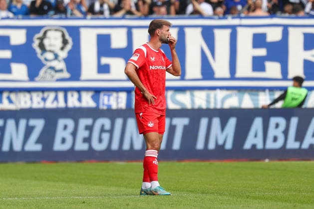 12.09.2026, xgox, Fussball - 2.Bundesliga 1.FC Magdeburg - 1.FC Kaiserslautern emspor, v.l. Simon Asta (Kaiserslautern, 2) enttaeuscht, schaut enttaeuscht, niedergeschlagen, disappointed (DFL DFB REGULATIONS PROHIBIT ANY USE OF PHOTOGRAPHS as IMAGE SEQUENCES and or QUASI-VIDEO) Magdeburg *** September 12, 2026, xgox, Soccer 2. Bundesliga: 1. FC Magdeburg vs. 1. FC Kaiserslautern (emspor), from left: Simon Asta (Kaiserslautern), 2 disappointed, looking disappointed, dejected, disappointed DFL DFB REGULATIONS PROHIBIT ANY USE OF PHOTOGRAPHS as IMAGE SEQUENCES and or QUASI-VIDEO Magdeburg