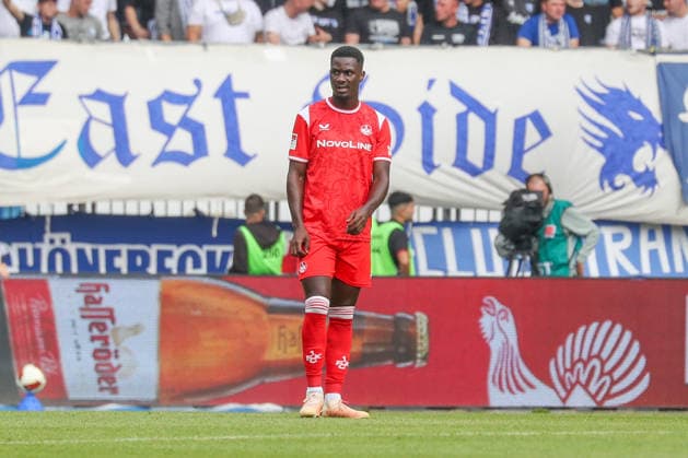 12.09.2026, xgox, Fussball - 2.Bundesliga 1.FC Magdeburg - 1.FC Kaiserslautern emspor, v.l. Maxwell Gyamfi (Kaiserslautern, 4) enttaeuscht, schaut enttaeuscht, niedergeschlagen, disappointed (DFL DFB REGULATIONS PROHIBIT ANY USE OF PHOTOGRAPHS as IMAGE SEQUENCES and or QUASI-VIDEO) Magdeburg *** September 12, 2026, xgox, Soccer 2. Bundesliga: 1. FC Magdeburg vs. 1. FC Kaiserslautern (emspor), from left: Maxwell Gyamfi (Kaiserslautern), 4 disappointed, looks disappointed, dejected, disappointed DFL DFB REGULATIONS PROHIBIT ANY USE OF PHOTOGRAPHS as IMAGE SEQUENCES and or QUASI-VIDEO Magdeburg