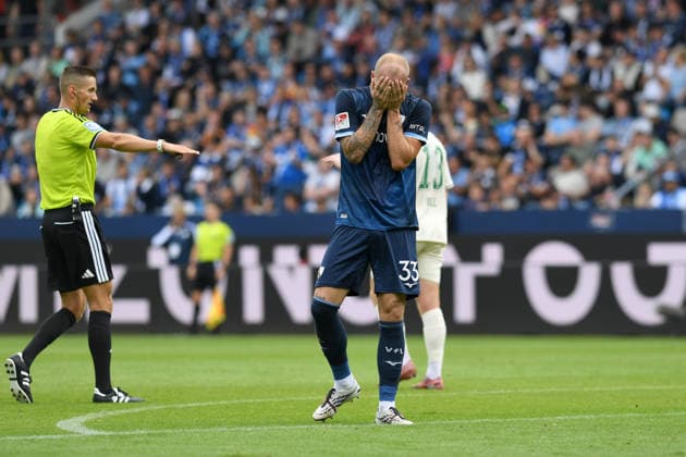 Philipp Hofmann (VfL Bochum) gestikuliert, gestik waehrend des Spiels der 2. Bundesliga zwischen VfL Bochum und SpVgg Greuther Fuerth, Vonovia Ruhrstadion am 12. September 2026 in Bochum, Deutschland. (Foto von Ralf Treese DeFodi Images) +++ Philipp Hofmann (VfL Bochum) gestures during the 2nd Bundesliga match between VfL Bochum and SpVgg Greuther Fuerth at Vonovia Ruhrstadion on September 12, 2026 in Bochum, Germany. (Photo by Ralf Treese DeFodi Images) DFB DFL REGULATIONS PROHIBIT ANY USE OF PHOTOGRAPHS AS IMAGE SEQUENCES AND OR QUASI-VIDEO. (Photo by Ralf Treese DeFodi Images) - *** Philipp Hofmann of VfL Bochum gestures during the 2. Bundesliga match between VfL Bochum and SpVgg Greuther Fürth, Vonovia Ruhrstadion on September 12, 2026, in Bochum, Germany. Photo by Ralf Treese, DeFodi Images. Philipp Hofmann of VfL Bochum gestures during the 2nd Bundesliga match between VfL Bochum and SpVgg Greuther Fürth at Vonovia Ruhrstadion on September 12, 2026 in Bochum, Germany. Photo by Ralf Treese, DeFodi Images. DFB and DFL regulations prohibit any use of photographs as image sequences and or quasi-video. Photo by Ralf Treese, DeFodi Images