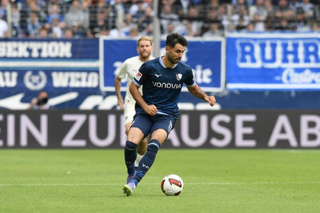 Gerrit Holtmann (VfL Bochum) in Aktion, am Ball, Einzelaktion waehrend des Spiels der 2. Bundesliga zwischen VfL Bochum und SpVgg Greuther Fuerth, Vonovia Ruhrstadion am 12. September 2026 in Bochum, Deutschland. (Foto von Ralf Treese DeFodi Images) +++ Gerrit Holtmann (VfL Bochum) controls the ball during the 2nd Bundesliga match between VfL Bochum and SpVgg Greuther Fuerth at Vonovia Ruhrstadion on September 12, 2026 in Bochum, Germany. (Photo by Ralf Treese DeFodi Images) DFB DFL REGULATIONS PROHIBIT ANY USE OF PHOTOGRAPHS AS IMAGE SEQUENCES AND OR QUASI-VIDEO. (Photo by Ralf Treese DeFodi Images) - *** Gerrit Holtmann of VfL Bochum in action, on the ball, making a solo run during the 2. Bundesliga match between VfL Bochum and SpVgg Greuther Fürth at the Vonovia Ruhrstadion on September 12, 2026, in Bochum, Germany. Photo by Ralf Treese, DeFodi Images. Gerrit Holtmann of VfL Bochum controls the ball during the 2nd Bundesliga match between VfL Bochum and SpVgg Greuther Fürth at the Vonovia Ruhrstadion on September 12, 2026 in Bochum, Germany. Photo by Ralf Treese, DeFodi Images. DFB and DFL regulations prohibit any use of photographs as image sequences and or quasi-video. Photo by Ralf Treese, DeFodi Images.