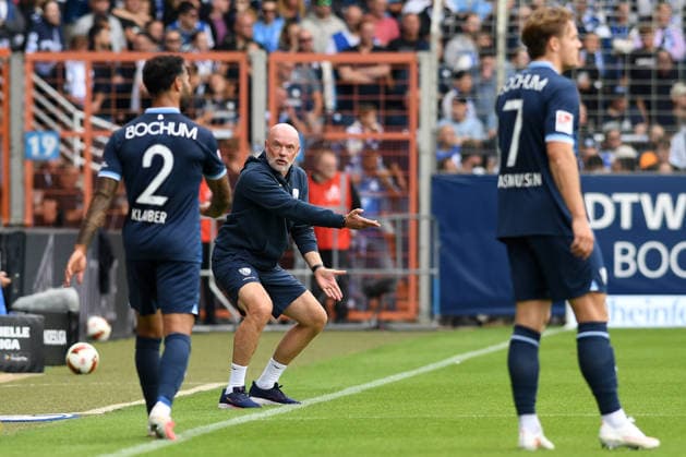 Trainer Uwe Roesler (VfL Bochum) gestikuliert, gestik waehrend des Spiels der 2. Bundesliga zwischen VfL Bochum und SpVgg Greuther Fuerth, Vonovia Ruhrstadion am 12. September 2026 in Bochum, Deutschland. (Foto von Ralf Treese DeFodi Images) +++ Trainer Uwe Roesler (VfL Bochum) gestures during the 2nd Bundesliga match between VfL Bochum and SpVgg Greuther Fuerth at Vonovia Ruhrstadion on September 12, 2026 in Bochum, Germany. (Photo by Ralf Treese DeFodi Images) DFB DFL REGULATIONS PROHIBIT ANY USE OF PHOTOGRAPHS AS IMAGE SEQUENCES AND OR QUASI-VIDEO. (Photo by Ralf Treese DeFodi Images) - *** VfL Bochum coach Uwe Roesler gestures during the 2. Bundesliga match between VfL Bochum and SpVgg Greuther Fürth at the Vonovia Ruhrstadion on September 12, 2026, in Bochum, Germany. Photo by Ralf Treese, DeFodi Images. VfL Bochum coach Uwe Roesler gestures during the 2nd Bundesliga match between VfL Bochum and SpVgg Greuther Fürth at the Vonovia Ruhrstadion on September 12, 2026 in Bochum, Germany. Photo by Ralf Treese, DeFodi Images. DFB and DFL regulations prohibit any use of photographs as image sequences and or quasi-video. Photo by Ralf Treese, DeFodi Images.