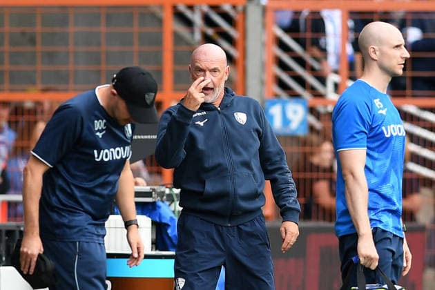 Trainer Uwe Roesler (VfL Bochum) gestikuliert, gestik waehrend des Spiels der 2. Bundesliga zwischen VfL Bochum und SpVgg Greuther Fuerth, Vonovia Ruhrstadion am 12. September 2026 in Bochum, Deutschland. (Foto von Ralf Treese DeFodi Images) +++ Trainer Uwe Roesler (VfL Bochum) gestures during the 2nd Bundesliga match between VfL Bochum and SpVgg Greuther Fuerth at Vonovia Ruhrstadion on September 12, 2026 in Bochum, Germany. (Photo by Ralf Treese DeFodi Images) DFB DFL REGULATIONS PROHIBIT ANY USE OF PHOTOGRAPHS AS IMAGE SEQUENCES AND OR QUASI-VIDEO. (Photo by Ralf Treese DeFodi Images) - *** VfL Bochum coach Uwe Roesler gestures during the 2. Bundesliga match between VfL Bochum and SpVgg Greuther Fürth at the Vonovia Ruhrstadion on September 12, 2026, in Bochum, Germany. Photo by Ralf Treese, DeFodi Images. VfL Bochum coach Uwe Roesler gestures during the 2nd Bundesliga match between VfL Bochum and SpVgg Greuther Fürth at the Vonovia Ruhrstadion on September 12, 2026 in Bochum, Germany. Photo by Ralf Treese, DeFodi Images. DFB and DFL regulations prohibit any use of photographs as image sequences and or quasi-video. Photo by Ralf Treese, DeFodi Images.