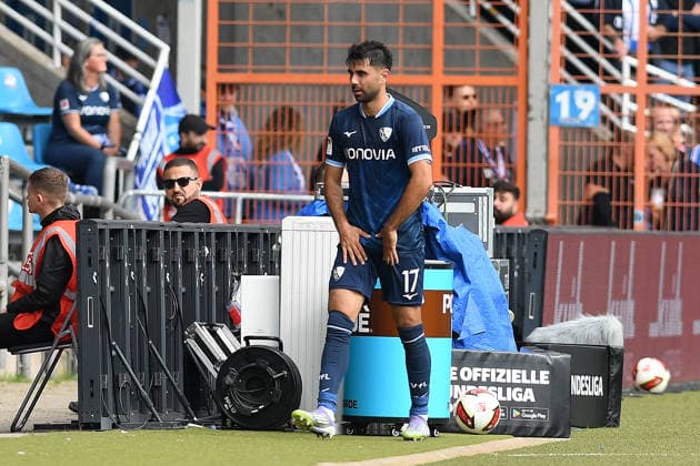 Gerrit Holtmann (VfL Bochum) verletzt waehrend des Spiels der 2. Bundesliga zwischen VfL Bochum und SpVgg Greuther Fuerth, Vonovia Ruhrstadion am 12. September 2026 in Bochum, Deutschland. (Foto von Ralf Treese DeFodi Images) +++ Gerrit Holtmann (VfL Bochum) injured during the 2nd Bundesliga match between VfL Bochum and SpVgg Greuther Fuerth at Vonovia Ruhrstadion on September 12, 2026 in Bochum, Germany. (Photo by Ralf Treese DeFodi Images) DFB DFL REGULATIONS PROHIBIT ANY USE OF PHOTOGRAPHS AS IMAGE SEQUENCES AND OR QUASI-VIDEO. (Photo by Ralf Treese DeFodi Images) - *** Gerrit Holtmann of VfL Bochum was injured during the 2. Bundesliga match between VfL Bochum and SpVgg Greuther Fürth, Vonovia Ruhrstadion on September 12, 2026, in Bochum, Germany. Photo by Ralf Treese, DeFodi Images. Gerrit Holtmann of VfL Bochum was injured during the 2. Bundesliga match between VfL Bochum and SpVgg Greuther Fürth at Vonovia Ruhrstadion on September 12, 2026 in Bochum, Germany. Photo by Ralf Treese, DeFodi Images. DFB and DFL regulations prohibit any use of photographs as image sequences and or quasi-video. Photo by Ralf Treese, DeFodi Images.