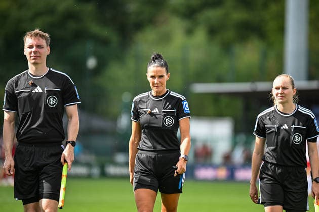 Fußball I Frauen I Saison 2026-2027 I Bundesliga I 4. Spieltag I RB Leipzig - 1. FC Nürnberg I 12.09.2026 v.l.n.r. Christoph Michels, Nadine Westerhoff und Lina Schlender Leipzig RB Trainingszentrum, Cottaweg 7 Sachsen Deutschland *** Soccer I Women s I 2026–2027 Season I Bundesliga I Matchday 4 I RB Leipzig 1, FC Nuremberg I September 12, 2026 (from left to right): Christoph Michels, Nadine Westerhoff, and Lina Schlender RB Leipzig Training Center, Cottaweg 7, Saxony, Germany Copyright: xLobeca InesxHähnelx