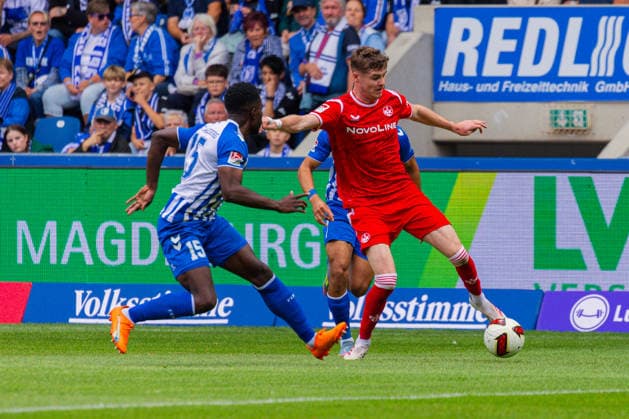 Deutschland: 2.Bundesliga, Saison 2026 2027, 12.09.2026, 5. Spieltag,1.FC Magdeburg vs 1. FC Kaiserslautern, Avnet Arena : Alex Murphy (1. FC Kaiserslautern, 3) m Zweikampf gegen Daniel Heber (1.FC Magdeburg, 15) *** Germany 2. Bundesliga, 2026–2027 Season, September 12, 2026, Matchday 5, 1. FC Magdeburg vs. 1. FC Kaiserslautern, Avnet Arena: Alex Murphy (1. FC Kaiserslautern) in a 3-meter tackle against Daniel Heber (1. FC Magdeburg), 15 Copyright: xMichellexLukax