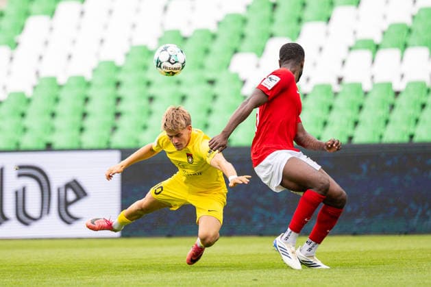 (L-R) Lukas Stoppel (SG Sonnenhof Grossaspach, 10) im Zweikampf mit Dennis Duah (TSV Havelse, 15) GER, TSV Havelse vs. SG Sonnenhof Grossaspach, Fussball, 3. Liga, 5. Spieltag, Spielzeit 2026 2027, 12.09.2026 DFL Regulations prohibit any use of photographers as image sequences and or quasi-video. GER, TSV Havelse vs. SG Sonnenhof Grossaspach, Fussball, 3. Liga, 5. Spieltag, Spielzeit 2026 2027, 12.09.2026 Hannover Copyright: xEibner-Pressefoto JanxRollingerx EP_JSK