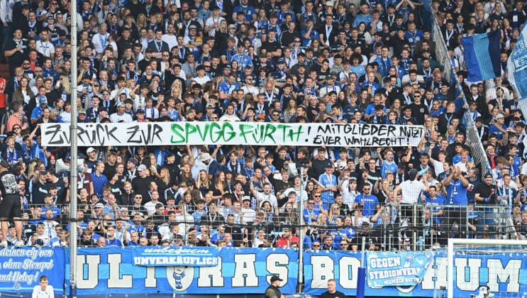 12.09.2026 - Fussball - Saison 2026 2027 - 2. Fussball - Bundesliga - 05. Spieltag: VfL Bochum - SpVgg Greuther Fürth SGF ( Kleeblatt ) - Sportfoto Zink - xwoxzix - DFL regulations prohibit any use of photographs as image sequences and or quasi-video - only for editorial use - Fans Fanblock Bochum - Spruchband Banner - Support Kampagne ZURÜCK ZUR SPVGG FÜRTH ! *** September 12, 2026 Soccer Season 2026–2027, Matchday 2, Bundesliga, VfL Bochum vs. SpVgg Greuther Fürth (SGF Kleeblatt), Sports photo by Zink xwoxzix. DFL regulations prohibit any use of photographs as image sequences and or quasi video; for editorial use only. Fans, Bochum fan block, slogan banner, banner, support campaign. BACK TO SPVGG FÜRTH