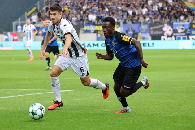 12.09.2026, Fussball, Herren, 3. Liga, Saison 2026 2027, 1. FC Saarbrücken - FC Ingolstadt 04, Kelsey Owusu (1. FC Saarbrücken), Georgios Antzoulas (FC Ingolstadt 04) Saarbrücken Ludwigsparkstadion Saarland Deutschland (DEU) Copyright: xSebastianxBachx
