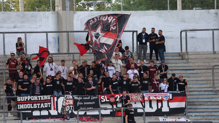 12.09.2026, xrekx, Fussball 3.Liga, 1.FC Saarbruecken - FC Ingolstadt 04 v.l. FC Ingolstadt Fans ,Stimmung, Schals, Ultras, Zuschauer, Besucher, Choreo, Choreografie, atmosphere, scarves, spectators, visitors Saarbruecken