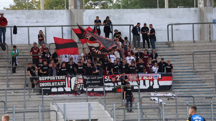 12.09.2026, xrekx, Fussball 3.Liga, 1.FC Saarbruecken - FC Ingolstadt 04 v.l. FC Ingolstadt Fans ,Stimmung, Schals, Ultras, Zuschauer, Besucher, Choreo, Choreografie, atmosphere, scarves, spectators, visitors Saarbruecken