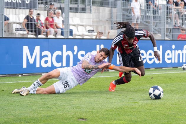 12.09.2026, xhfmx, Fussball Regionalliga Suedwest, Eintracht Frankfurt U21, U 21 - FC 08 Homburg v.l. Phillipp Steinhart (FC 08 Homburg, 36) im Zweikampf mit Cherif Cisse (Eintracht Frankfurt U21, 11) Dreieich