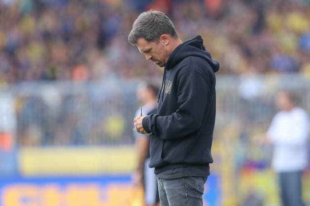 12.09.2026, xtgx, Fussball 2. Bundesliga, Eintracht Braunschweig - SG Dynamo Dresden, v.l. Thomas Stamm (Dresden, Trainer) macht Notizen (DFL DFB REGULATIONS PROHIBIT ANY USE OF PHOTOGRAPHS as IMAGE SEQUENCES and or QUASI-VIDEO) Braunschweig *** September 12, 2026, xtgx, Soccer 2. Bundesliga, Eintracht Braunschweig vs. SG Dynamo Dresden, from left: Thomas Stamm (Dresden), coach taking notes. DFL and DFB regulations prohibit any use of photographs as image sequences and or quasi-video. Braunschweig