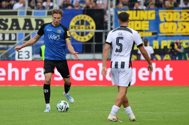 12.09.2026, Fussball, Herren, 3. Liga, Saison 2026 2027, 1. FC Saarbrücken - FC Ingolstadt 04, Siemen Voet (1. FC Saarbrücken), Emre Gül (FC Ingolstadt 04) Saarbrücken Ludwigsparkstadion Saarland Deutschland (DEU) Copyright: xSebastianxBachx
