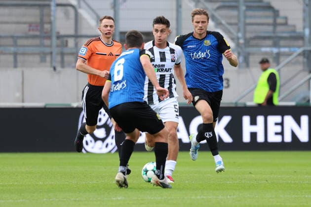 12.09.2026, xrekx, Fussball 3.Liga, 1.FC Saarbruecken - FC Ingolstadt 04 v.l. Emre Gül Guel (FC Ingolstadt 04) Siemen Voet (1.FC Saarbruecken) Saarbruecken