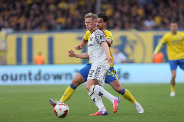 12.09.2026, xtgx, Fussball 2. Bundesliga, Eintracht Braunschweig - SG Dynamo Dresden, v.l. Jonas Sterner (Dresden, 32), Fabio Di Michele Sanchez (Braunschweig, 22) Zweikampf, Duell, Kampf, tackle (DFL DFB REGULATIONS PROHIBIT ANY USE OF PHOTOGRAPHS as IMAGE SEQUENCES and or QUASI-VIDEO) Braunschweig *** September 12, 2026, xtgx, Soccer 2. Bundesliga, Eintracht Braunschweig vs. SG Dynamo Dresden, from left: Jonas Sterner (Dresden), 32, Fabio Di Michele Sanchez (Braunschweig), 22, tackle, duel, battle, DFL DFB regulations prohibit any use of photographs as image sequences and or quasi-video (Braunschweig)