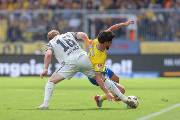12.09.2026, xtgx, Fussball 2. Bundesliga, Eintracht Braunschweig - SG Dynamo Dresden, v.l. Robert Wagner (Dresden, 18), Fabio Di Michele Sanchez (Braunschweig, 22) Zweikampf, Duell, Kampf, tackle (DFL DFB REGULATIONS PROHIBIT ANY USE OF PHOTOGRAPHS as IMAGE SEQUENCES and or QUASI-VIDEO) Braunschweig *** September 12, 2026, xtgx, Soccer 2. Bundesliga, Eintracht Braunschweig vs. SG Dynamo Dresden, from left: Robert Wagner (Dresden), 18, Fabio Di Michele Sanchez, Braunschweig, 22, tackle, duel, battle, DFL DFB REGULATIONS PROHIBIT ANY USE OF PHOTOGRAPHS AS IMAGE SEQUENCES AND OR QUASI-VIDEO, Braunschweig