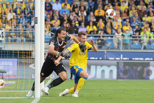 12.09.2026, xtgx, Fussball 2. Bundesliga, Eintracht Braunschweig - SG Dynamo Dresden, v.l. Tim Schreiber (Dresden, 1), Maximilian Entrup (Braunschweig, 9) Zweikampf, Duell, Kampf, tackle (DFL DFB REGULATIONS PROHIBIT ANY USE OF PHOTOGRAPHS as IMAGE SEQUENCES and or QUASI-VIDEO) Braunschweig *** September 12, 2026, xtgx, Soccer 2. Bundesliga, Eintracht Braunschweig vs. SG Dynamo Dresden, from left: Tim Schreiber (Dresden), 1, Maximilian Entrup (Braunschweig), 9: Tackle, duel, battle, DFL and DFB regulations prohibit any use of photographs as image sequences and or quasi-video (Braunschweig)