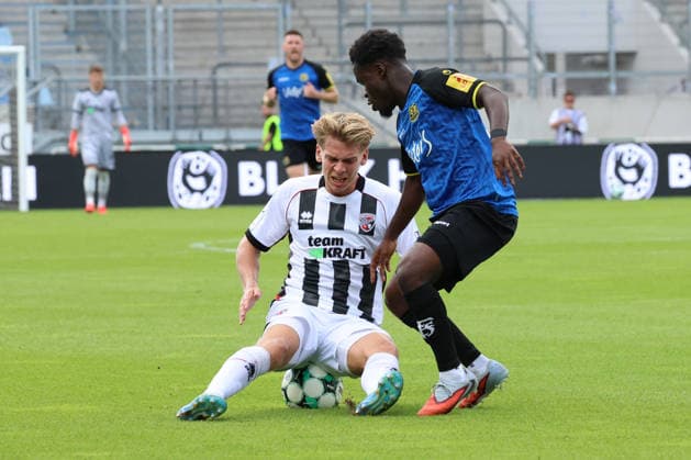 12.09.2026, xrekx, Fussball 3.Liga, 1.FC Saarbruecken - FC Ingolstadt 04 v.l. Max Plath (FC Ingolstadt 04) Kelsey Owusu (1.FC Saarbruecken) Zweikampf, Aktion, action, battle for the ball Saarbruecken