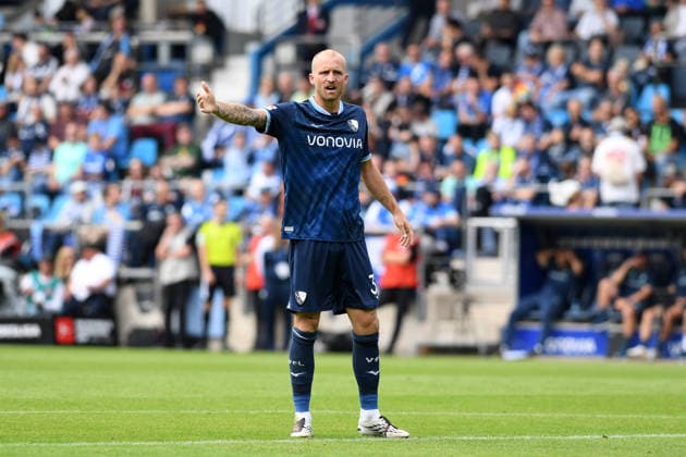 Philipp Hofmann (VfL Bochum) gestikuliert, gestik waehrend des Spiels der 2. Bundesliga zwischen VfL Bochum und SpVgg Greuther Fuerth, Vonovia Ruhrstadion am 12. September 2026 in Bochum, Deutschland. (Foto von Ralf Treese DeFodi Images) +++ Philipp Hofmann (VfL Bochum) gestures during the 2nd Bundesliga match between VfL Bochum and SpVgg Greuther Fuerth at Vonovia Ruhrstadion on September 12, 2026 in Bochum, Germany. (Photo by Ralf Treese DeFodi Images) DFB DFL REGULATIONS PROHIBIT ANY USE OF PHOTOGRAPHS AS IMAGE SEQUENCES AND OR QUASI-VIDEO. (Photo by Ralf Treese DeFodi Images) - *** Philipp Hofmann of VfL Bochum gestures during the 2. Bundesliga match between VfL Bochum and SpVgg Greuther Fürth, Vonovia Ruhrstadion on September 12, 2026, in Bochum, Germany. Photo by Ralf Treese, DeFodi Images. Philipp Hofmann of VfL Bochum gestures during the 2. Bundesliga match between VfL Bochum and SpVgg Greuther Fürth at Vonovia Ruhrstadion on September 12, 2026 in Bochum, Germany. Photo by Ralf Treese, DeFodi Images. DFB and DFL regulations prohibit any use of photographs as image sequences and or quasi-video. Photo by Ralf Treese, DeFodi Images.