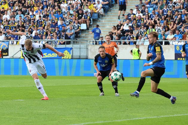 12.09.2026, xrekx, Fussball 3.Liga, 1.FC Saarbruecken - FC Ingolstadt 04 v.l. Torschuss zum 0:1 durch Lars Lokotsch (FC Ingolstadt 04) Saarbruecken
