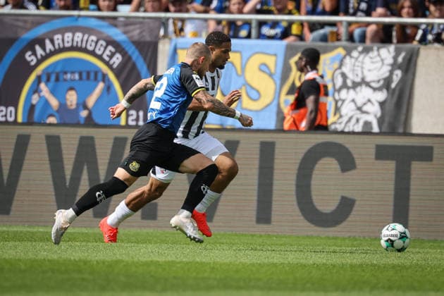 3. Liga - Saison 2026 27 - 1. FC Saarbrücken - FC Ingolstadt 04 - Philip Fahrner (Nr.42 - Saarbrücken) - Keanan Bennetts (Nr.18 - FCI) - Foto: Meyer Jürgen 3. Liga - Saison 2026 27 - 1. FC Saarbrücken - FC Ingolstadt 04