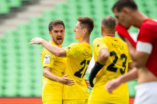 (L-R) Volkan Celiktas (SG Sonnenhof Grossaspach, 05), Loris Maier (SG Sonnenhof Grossaspach, 27) (Torschuetze) und Fabian Eisele (SG Sonnenhof Grossaspach, 23) jubeln ueber das Tor zum 1:1 GER, TSV Havelse vs. SG Sonnenhof Grossaspach, Fussball, 3. Liga, 5. Spieltag, Spielzeit 2026 2027, 12.09.2026 DFL Regulations prohibit any use of photographers as image sequences and or quasi-video. GER, TSV Havelse vs. SG Sonnenhof Grossaspach, Fussball, 3. Liga, 5. Spieltag, Spielzeit 2026 2027, 12.09.2026 Hannover Copyright: xEibner-Pressefoto JanxRollingerx EP_JSK