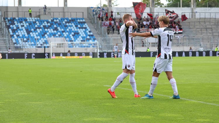 12.09.2026, xrekx, Fussball 3.Liga, 1.FC Saarbruecken - FC Ingolstadt 04 v.l. Torjubel nach dem Tor zum celebrating the goal celebrate 0:1 durch Lars Lokotsch (FC Ingolstadt 04) Saarbruecken