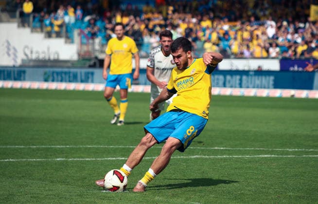 Deutschland: Fussball 2. Bundesliga 2026 2027, 5. Spieltag- Eintracht Braunschweig - Dynamo Dresden - Eintracht-Stadion (Braunschweig): Elfmeter ausgeführt von Spieler Mehmet AydÄ±n Mehmet Aydin (Eintracht Braunschweig, 8) *** Germany Soccer 2. Bundesliga 2026–2027, Matchday 5: Eintracht Braunschweig vs. Dynamo Dresden at Eintracht Stadium, Braunschweig. Penalty kick taken by Mehmet AydÄ±n (Mehmet Aydin) of Eintracht Braunschweig, 8 Copyright: xAymanxAlahmedx