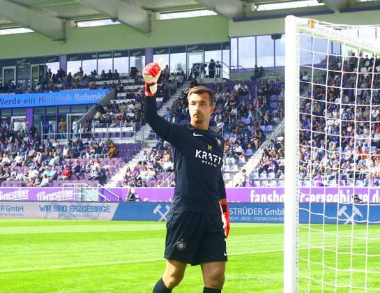 Torhüter Martin Männel (Aue) in seinem 600.Pflichtspiel für den FCE Fußball Regionalliga Nordost 2026 27 FC Erzgebirge Aue - FSV Luckenwalde am 12.9.2026 Erzgebirge Aue - FSV Luckenwalde