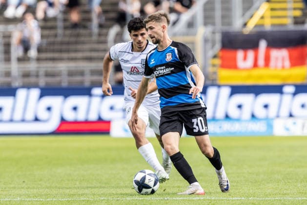 SSV Ulm 1846 Fußball vs. FSV Frankfurt, Fussball, Regionalliga Südwest, 7. Spieltag, Donaustadion Ulm Ulm 12.09.26 Corvin Bock (FSV Frankfurt, 30) SSV Ulm 1846 Fußball vs. FSV Frankfurt, Fussball, Regionalliga Südwest, 7. Spieltag, Donaustadion Ulm Ulm 12.09.26 Foto: Lucca Fundel Ulm Donaustadion Ulm Baden-Württemberg Deutschland