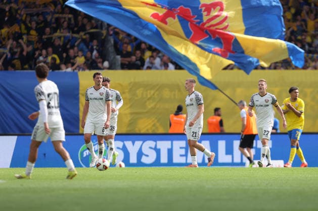 12.09.2026, xtgx, Fussball 2. Bundesliga, Eintracht Braunschweig - SG Dynamo Dresden, v.l. Dresden enttaeuscht, enttäuscht, schaut enttaeuscht, niedergeschlagen, disappointed (DFL DFB REGULATIONS PROHIBIT ANY USE OF PHOTOGRAPHS as IMAGE SEQUENCES and or QUASI-VIDEO) Braunschweig *** September 12, 2026, xtgx, Soccer 2. Bundesliga, Eintracht Braunschweig vs. SG Dynamo Dresden, from left: Dresden disappointed, looks disappointed, dejected, disappointed DFL DFB REGULATIONS PROHIBIT ANY USE OF PHOTOGRAPHS as IMAGE SEQUENCES and or QUASI-VIDEO Braunschweig